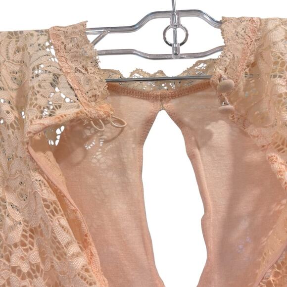 BEBE Vintage Pale/Light Pink Lace High-Neck Key-Hole Mini Dress, Size Medium - Picture 6 of 15